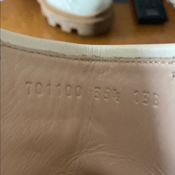 Gucci Women's Cream Ankle Boots with Logo Detail 35.5  is size . Made in Italy - Picture 3 of 13